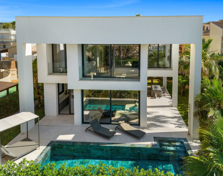 Sophisticated modern villa with harbour vistas for sale in port adriano