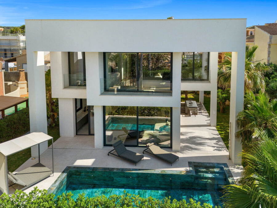 Sophisticated modern villa with harbour vistas for sale in port adriano