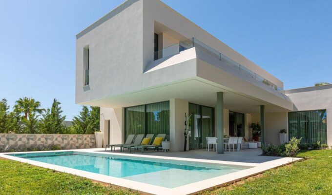 Contemporary architectural villa with wellness spaces for sale in santa ponsa