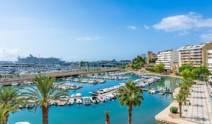 Contemporary three-bedroom apartment with expansive marina-view terrace in palma