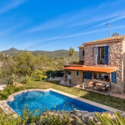 Authentic stone-built country house with private pool in capdellà