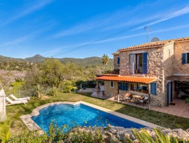 Authentic stone-built country house with private pool in capdellà