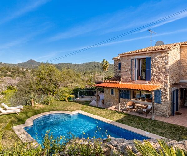 Authentic stone-built country house with private pool in capdellà