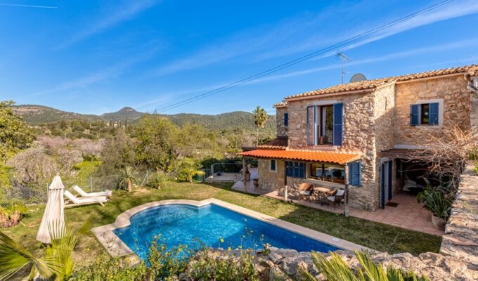 Authentic stone-built country house with private pool in capdellà