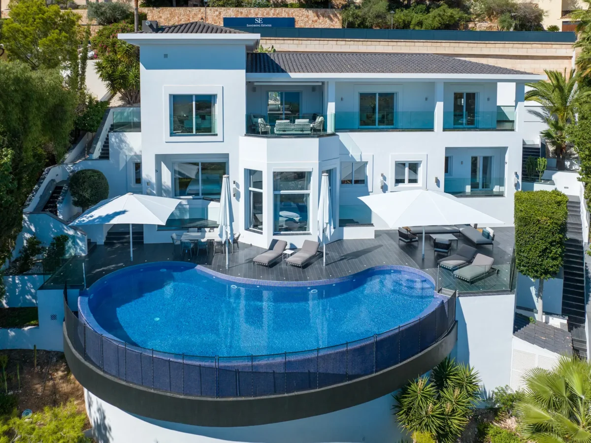 Contemporary five-bedroom villa for sale with panoramic sea views in Bendinat