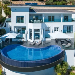 Contemporary five-bedroom villa for sale with panoramic sea views in bendinat