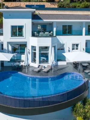 Contemporary five-bedroom villa for sale with panoramic sea views in bendinat