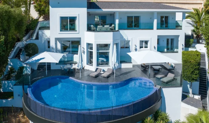 Contemporary five-bedroom villa for sale with panoramic sea views in bendinat