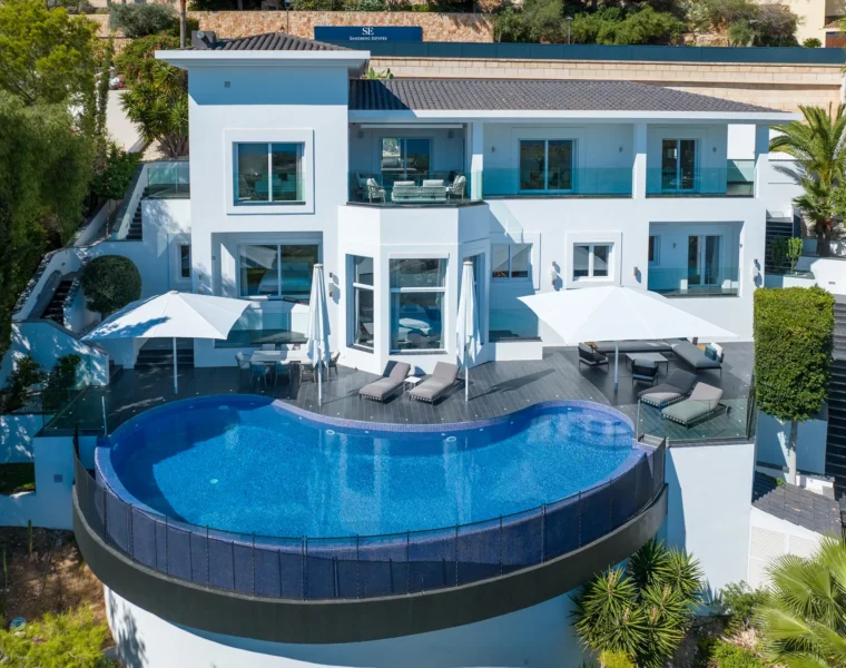 Contemporary five-bedroom villa for sale with panoramic sea views in bendinat