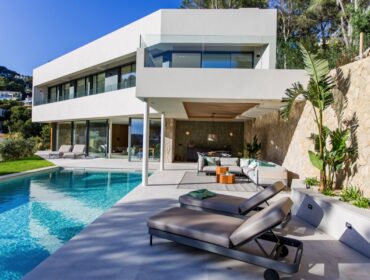 Sophisticated five-bedroom contemporary villa for sale in port d’andratx