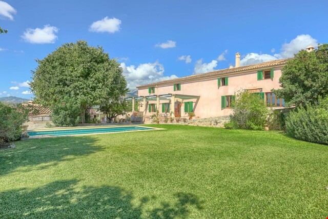 Country house with expansive grounds and flexible living spaces in Campanet