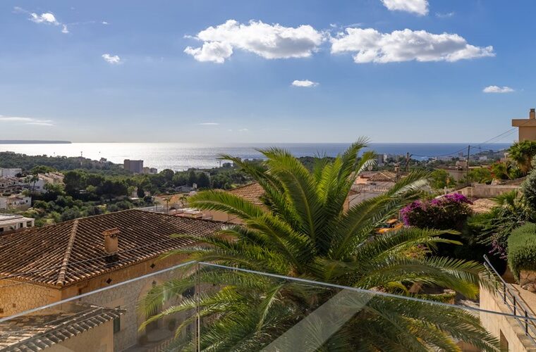 Contemporary sea-view townhouse with private roof terrace for sale in genova