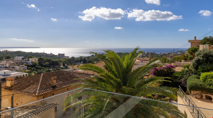 Contemporary sea-view townhouse with private roof terrace for sale in Genova