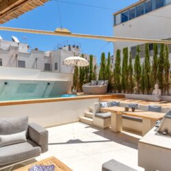 Exquisitely renovated townhouse with pool and roof terrace in molinar