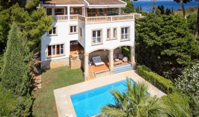 Elevated mediterranean villa with expansive sea vistas for sale in bendinat