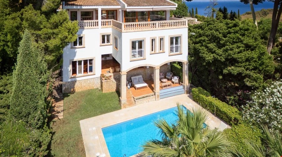 Elevated mediterranean villa with expansive sea vistas for sale in bendinat