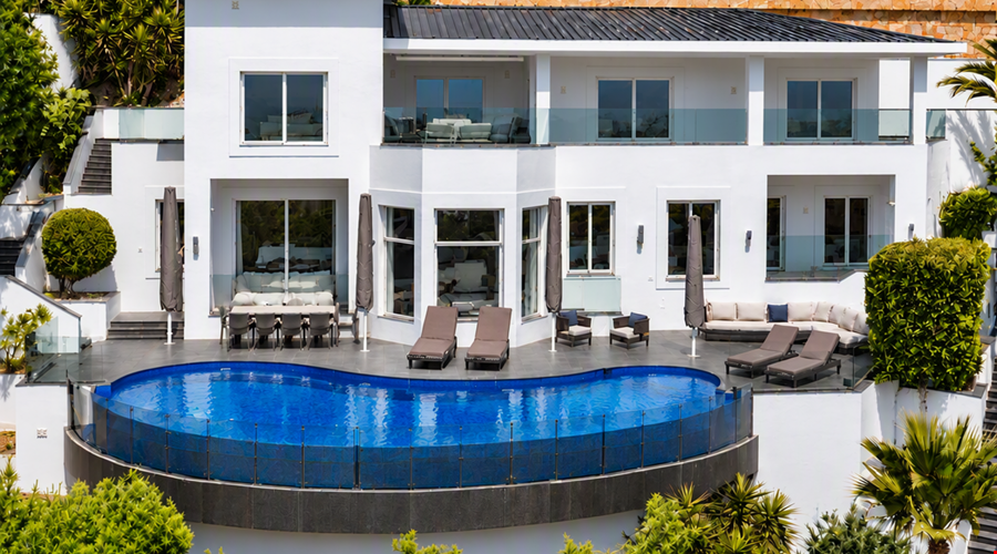 Contemporary five-bedroom villa for sale with panoramic sea views in bendinat