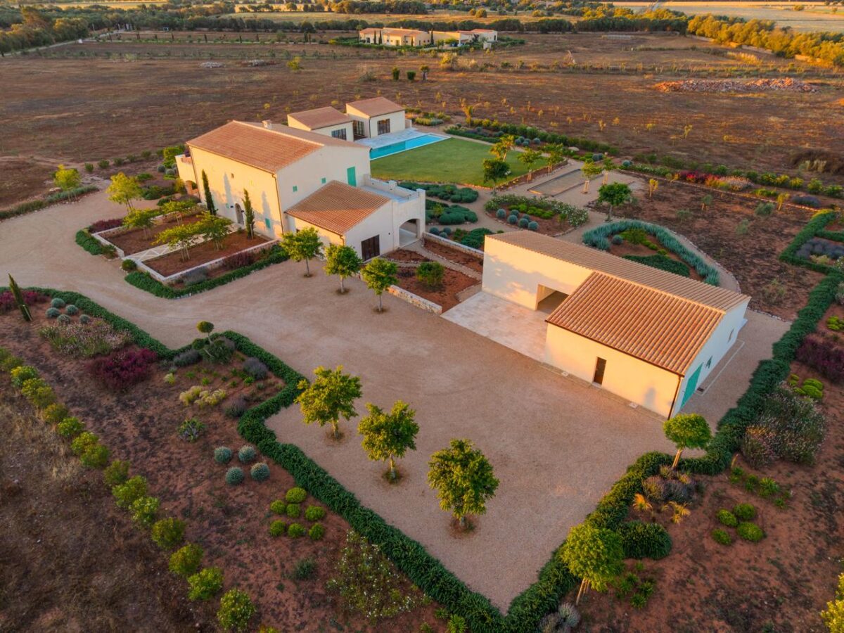 Grand Mediterranean estate with private vineyard and wellness house for sale in Campos