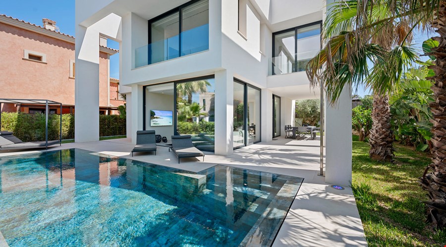 Sophisticated modern villa with harbour vistas for sale in port adriano