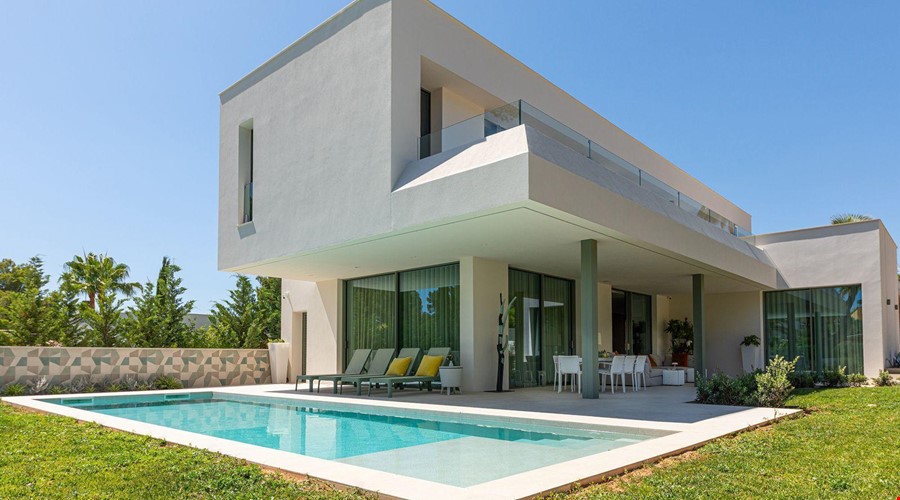 Contemporary architectural villa with wellness spaces for sale in santa ponsa