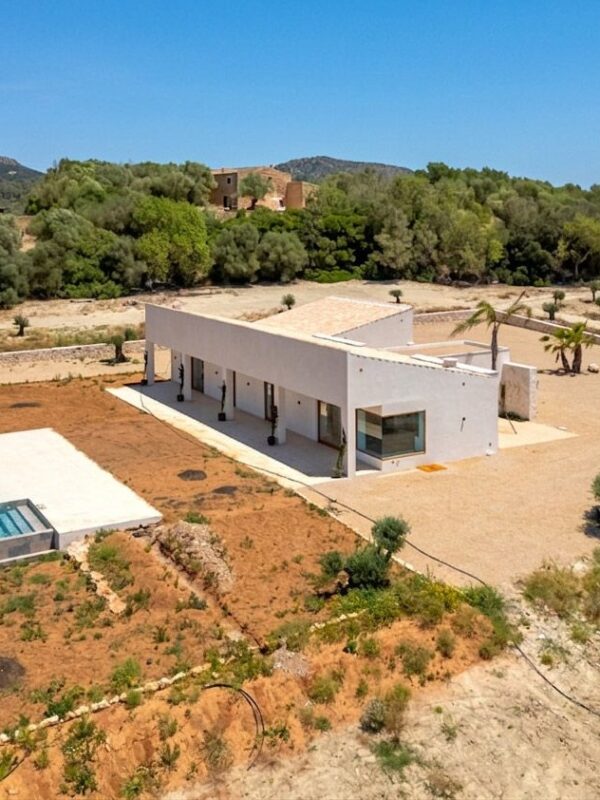 Contemporary four-bedroom country house with panoramic views for sale in llucmajor