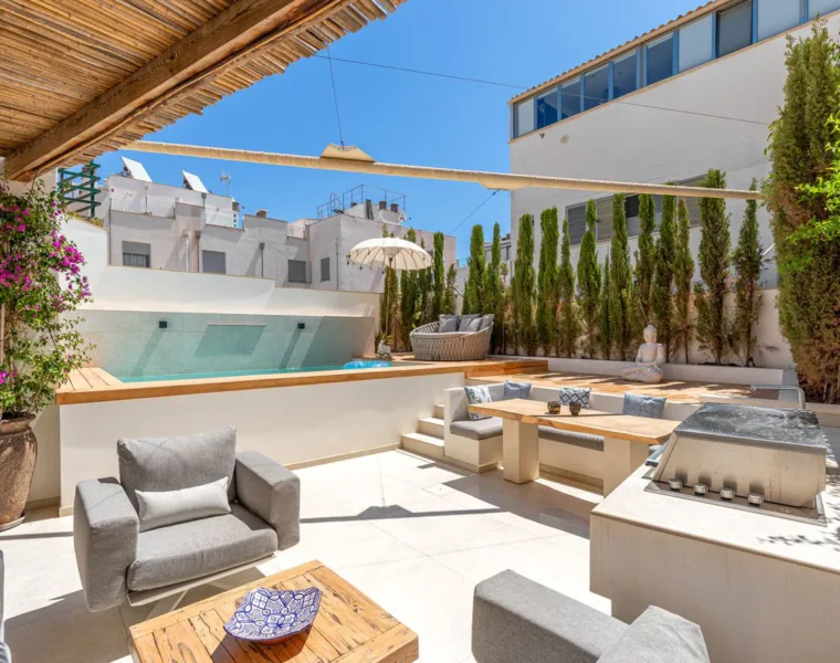 Exquisitely renovated townhouse with pool and roof terrace for sale in palma