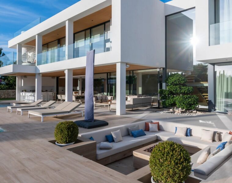 Villa santa ponsa: a mediterranean home by porcelanosa