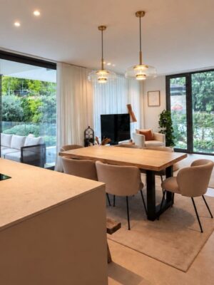 Stylish modern apartment with pool access in cala major