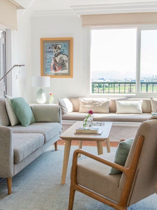 Coastal living apartment with expansive private terrace for sale in palma