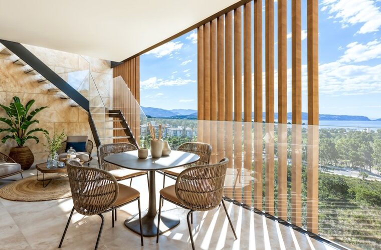 Three-bedroom modern penthouse with private roof terrace and sea views for sale near port d'andratx