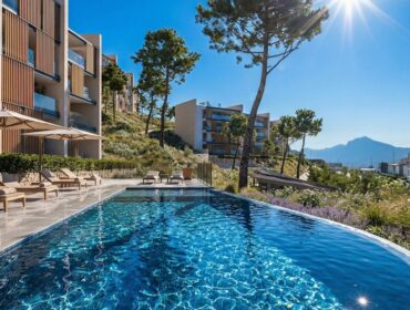 Contemporary two-bedroom apartment with sea views and private garden for sale near port d'andratx