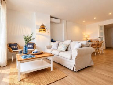 Refurbished three-bedroom penthouse with harbour views for sale in puerto pollensa