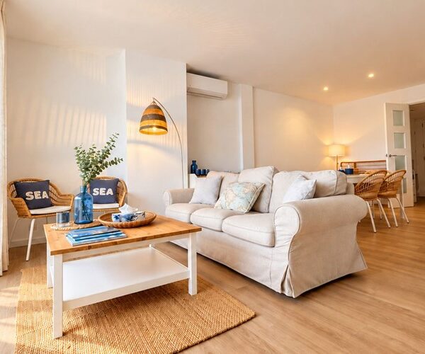 Refurbished three-bedroom penthouse with harbour views for sale in puerto pollensa