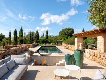 Characterful three-bedroom country house for sale in santa maría del camí