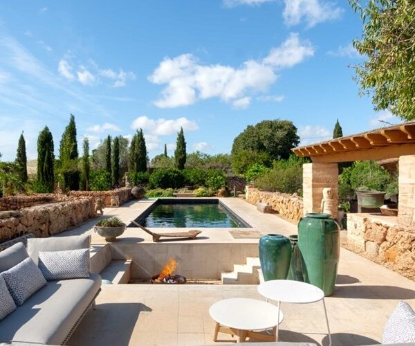 Characterful three-bedroom country house for sale in santa maría del camí