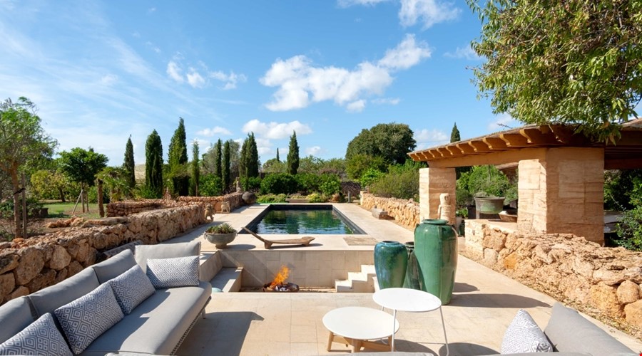 Characterful three-bedroom country house for sale in Santa María del Camí