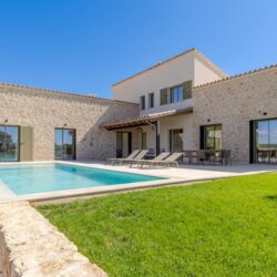 Sustainable four-bedroom country house with authentic charm for sale in sineu