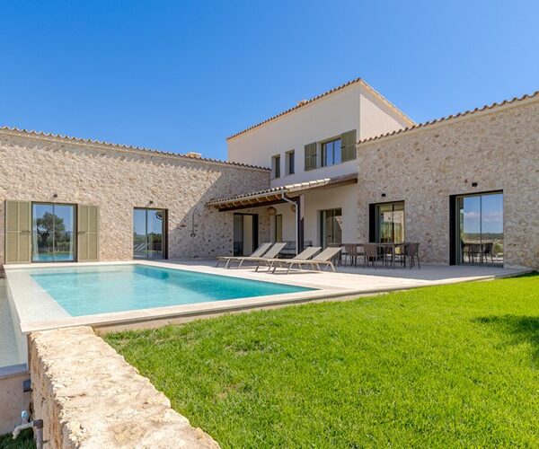 Sustainable four-bedroom country house with authentic charm for sale in sineu