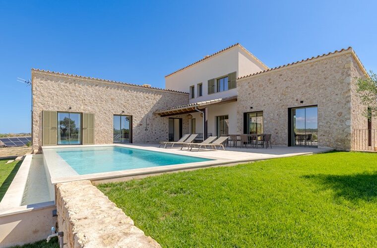Sustainable four-bedroom country house with authentic charm for sale in sineu