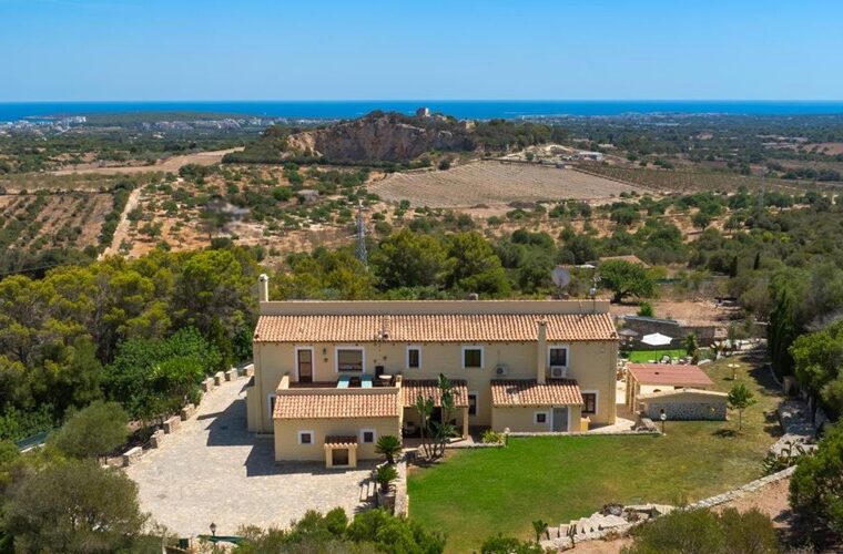 Mediterranean country house with holiday license and coastal views for sale in artà