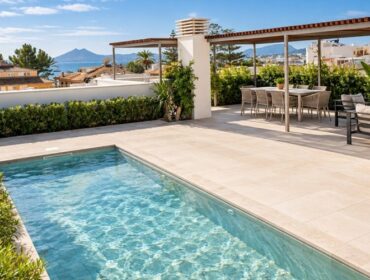 Luxurious penthouse with private rooftop pool and bay views for sale in pollensa