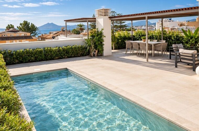 Luxurious penthouse with private rooftop pool and bay views for sale in pollensa