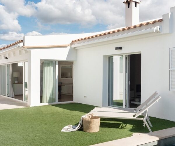 Refined townhouse with private saltwater pool and versatile spaces for sale in bendinat