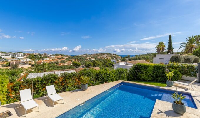 Three-bedroom coastal villa with sweeping sea views and private pool in artà