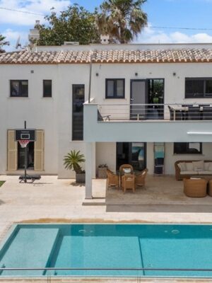 Modern four-bedroom villa with private pool near port adriano in el toro