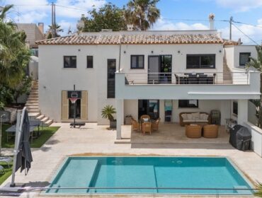 Modern four-bedroom villa with private pool near port adriano in el toro