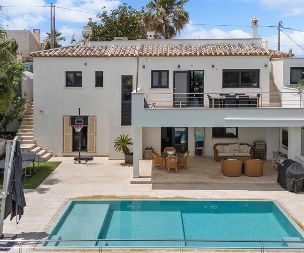Modern four-bedroom villa with private pool near port adriano in el toro