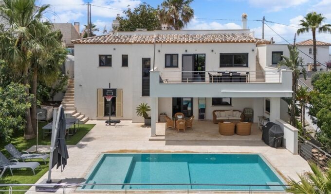 Modern four-bedroom villa with private pool near port adriano in el toro