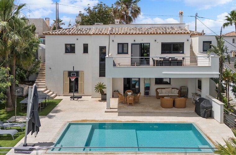 Modern four-bedroom villa with private pool near port adriano in el toro