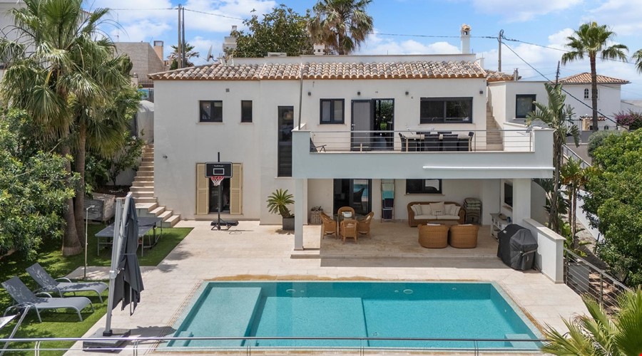 Modern four-bedroom villa with private pool for sale in El Toro